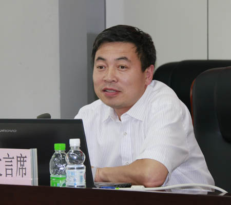 首期实践学习班班主任代表张延河及孙晓丽,张春芝,刘少东,李龙威等四